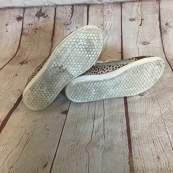 TORRID | Faux Leather Sneaker (WW) | Size 11W - Picture 3 of 9